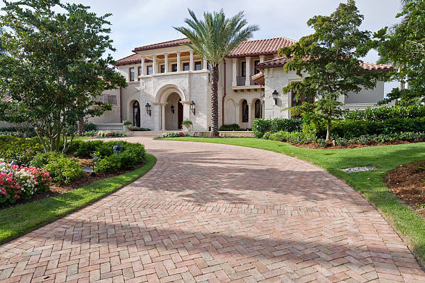 Best Driveway Borders and Edging Pavers in Estherville, IA